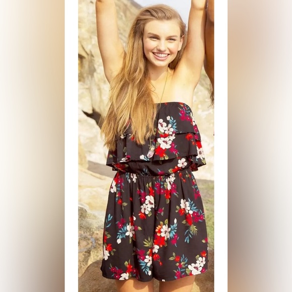 NWOTHollister Women's Floral Off-Shoulder Ruffle Overlay Romper Black & Red Sz S - Picture 1 of 8